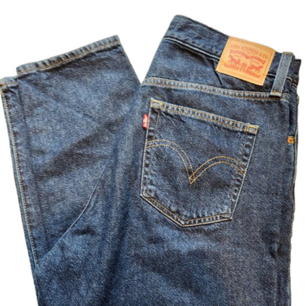 P189. Levi's High-Waisted Mom Blue Denim Jean |31